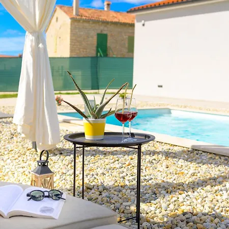 Villa Amarie By Istrialux Svetvincenat
